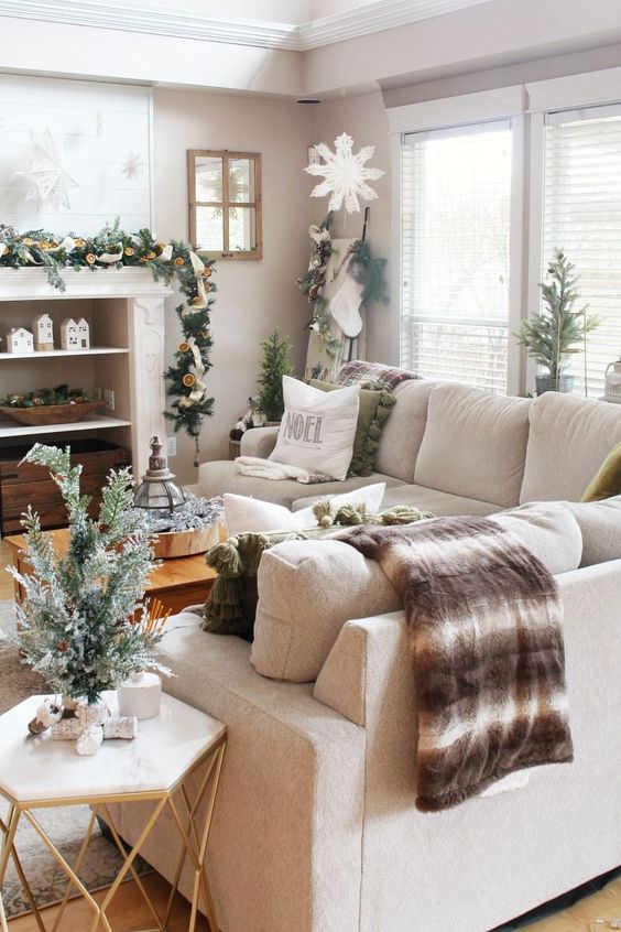  Chic and Modern Christmas Living Room Ideas to Transform Your Home This Holiday Season