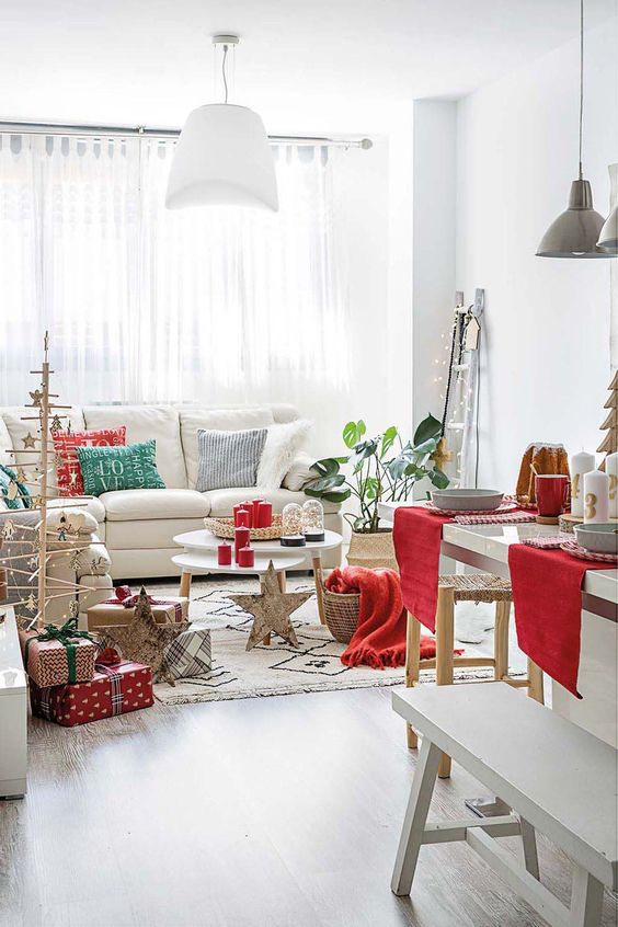  Chic and Modern Christmas Living Room Ideas to Transform Your Home This Holiday Season