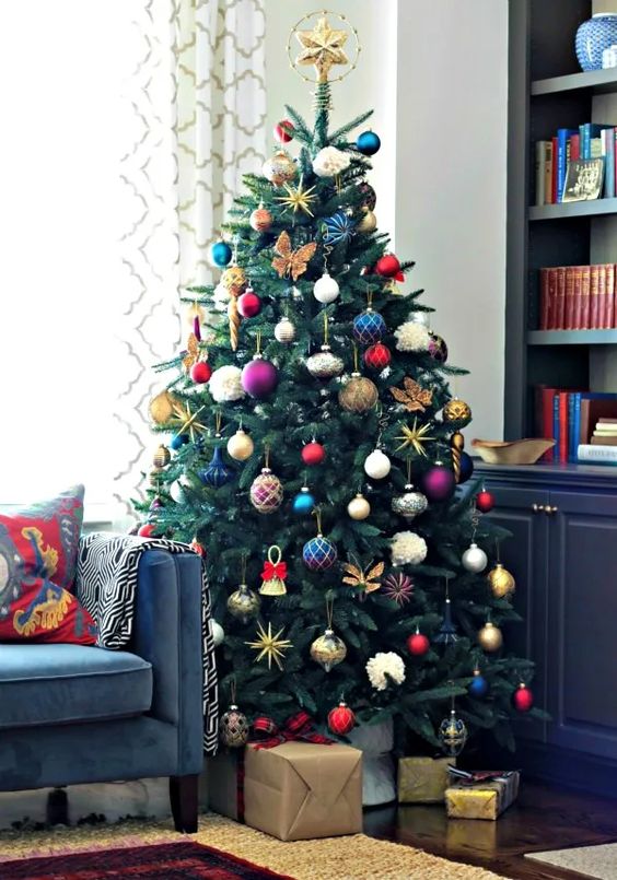  Chic and Modern Christmas Living Room Ideas to Transform Your Home This Holiday Season