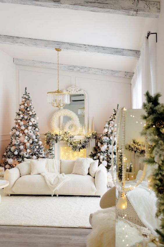  Chic and Modern Christmas Living Room Ideas to Transform Your Home This Holiday Season